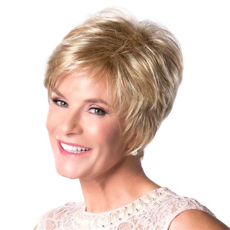 Short Blonde Wigs: A Timeless Style for Every Occasion