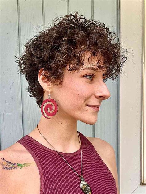 Short Curly Wigs Beautiful Boycuts Synthetic Wig Brown Cropped Pixie Wigs