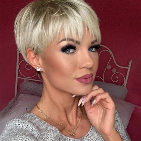 Short Hair Wig Styles Platinum Blonde 4" With Bangs Wigs