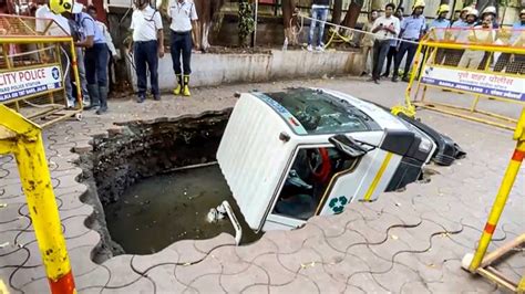 Show Episode: Truck Sinks into Sinkhole on Highway at Night