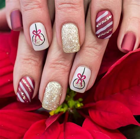 Simple Christmas Nails Ideas That Will Make You Feel Festive