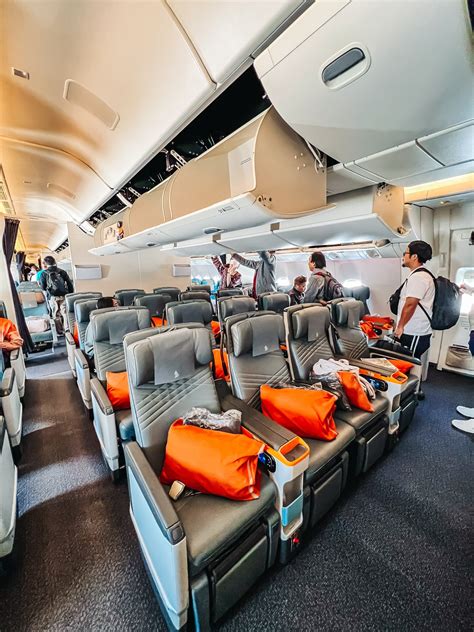 Singapore Airlines Premium Economy: Unleashing 45 Inches of Unparalleled Comfort and Luxury