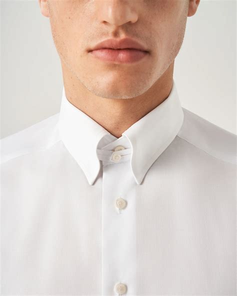 Single-Tab Collar: