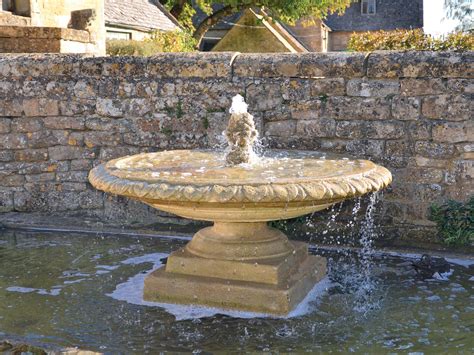 Single-Tier Fountains: