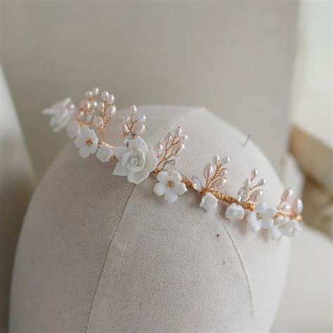 Small Crown Hair Accessories: A Timeless Trend for All Occasions