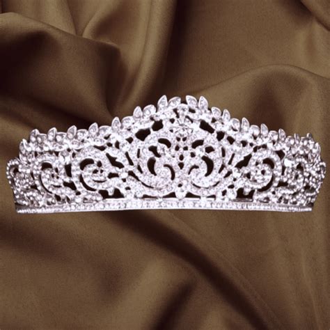 Small Crown Hair Accessories: The Perfect Way to Add a Touch of Elegance to Your Look