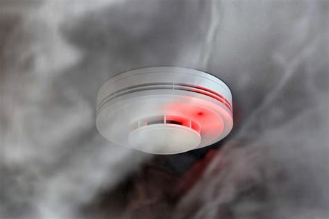 Smoke Alarm Going Off for No Reason: 7 Logical Reasons