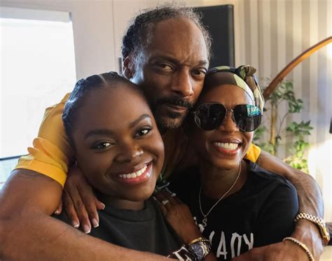 Snoop Dogg at Home: An Intimate Look at the Lifestyle of a Hip-Hop Icon