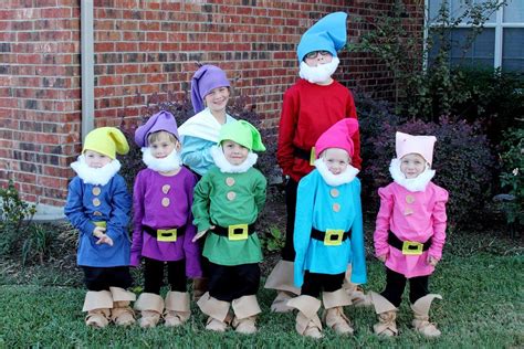 Snow White and Seven Dwarfs: A Costume Extravaganza!