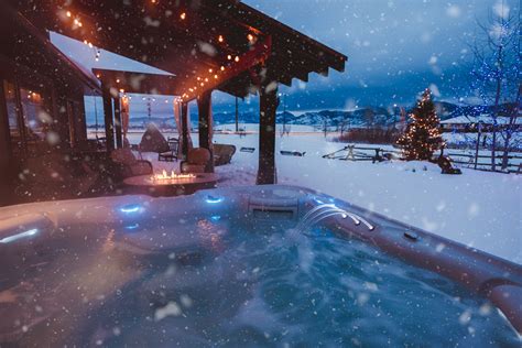 Snow and Hot Tub: An Unforgettable Winter Experience