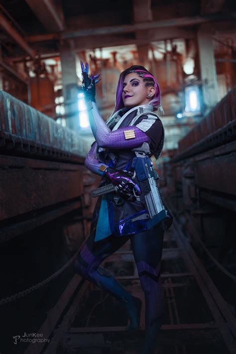 Sombra Cosplay: Transforming into the Enigmatic Hacker