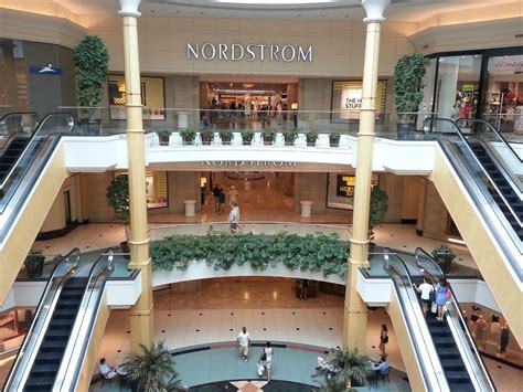 Somerset Collection: A Premier Shopping Destination in Troy, Michigan