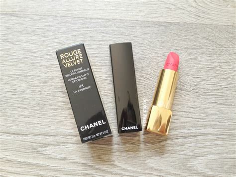 Sophia Rouge: A Comprehensive Guide to the Allure of Red Lipstick