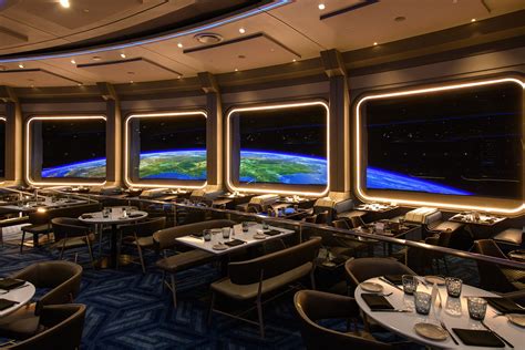 Space 220 Lounge vs Restaurant: An Analysis of the Immersive Dining Experience