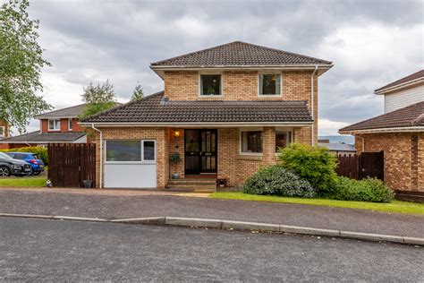 Spacious 4-Bedroom Home with Stunning Views: