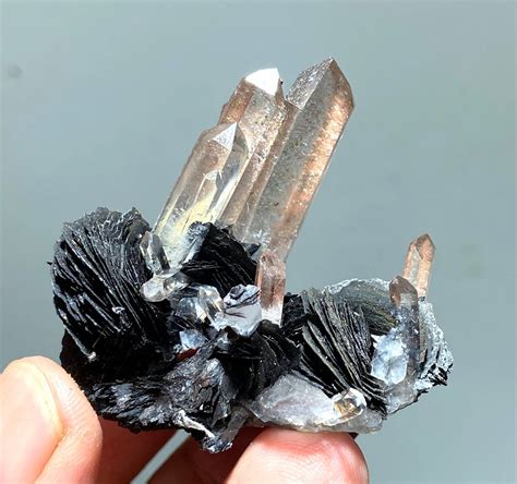 Specularite: The Shimmering Mineral with Versatile Applications