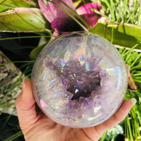 Sphere Crystals: An Enchanting Journey into the Heart of Nature