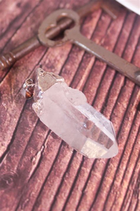 Spiritual Quartz: The Science Behind the Stone