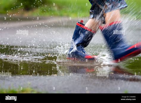 Splashing Through Puddles: A Guide to Choosing and Caring for Kids' Rain Boots