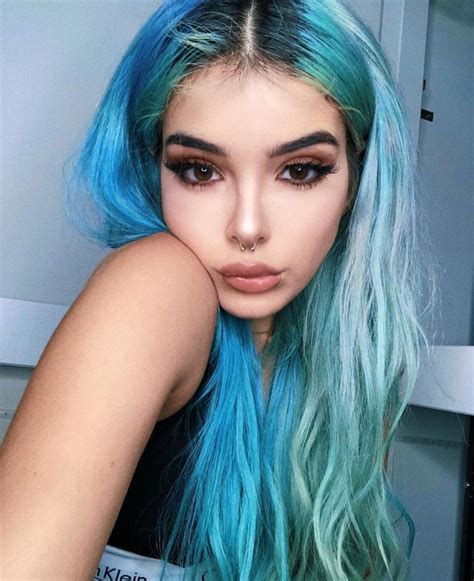 Split Dyed Hair: A Head-Turning Trend for the Bold and Adventurous