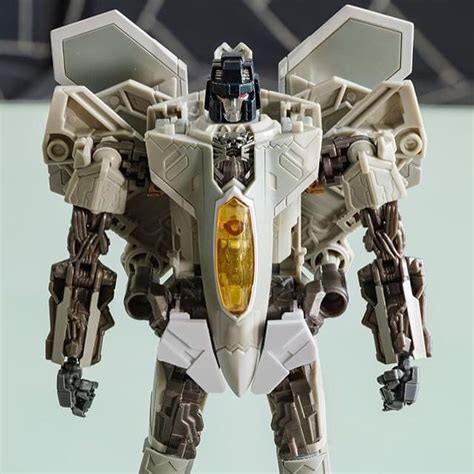 Starscream Bayverse Toy: A Symbol of Power, Deception, and Intrigue