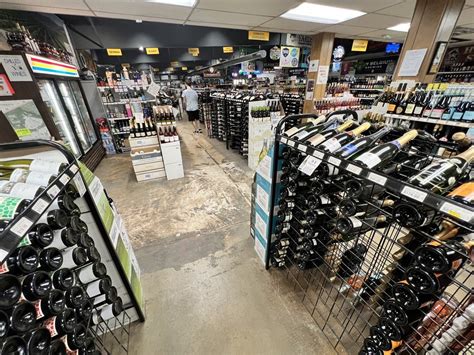 State Line Liquor Store: 10,000 Reasons to Cross the Border