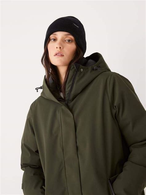 Stay Warm and Dry: The Ultimate Guide to Waterproof Winter Coats for Women