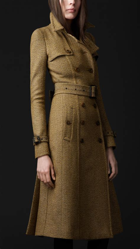 Staying Warm and Stylish: The Women's Wool Trench Coat