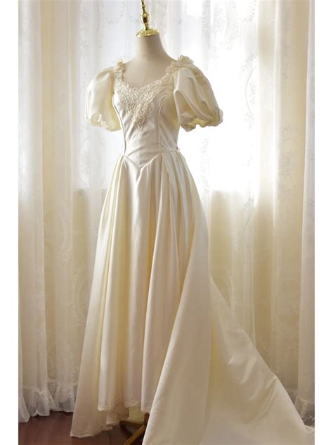 Step back in time with 80s wedding dresses