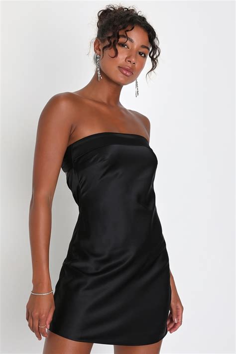 Step-by-Step Approach to Choosing a Strapless Satin Dress