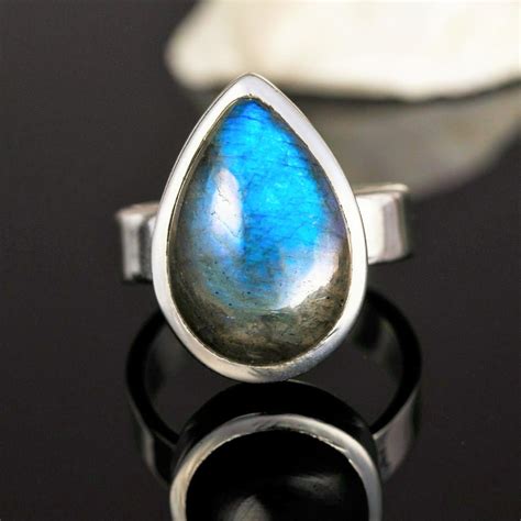 Sterling Silver Labradorite Ring: A Gemstone of Mysticism and Transformation