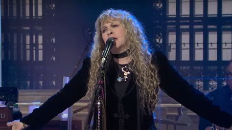 Stevie Nicks' Spellbinding SNL Performance: A Tapestry of Magic