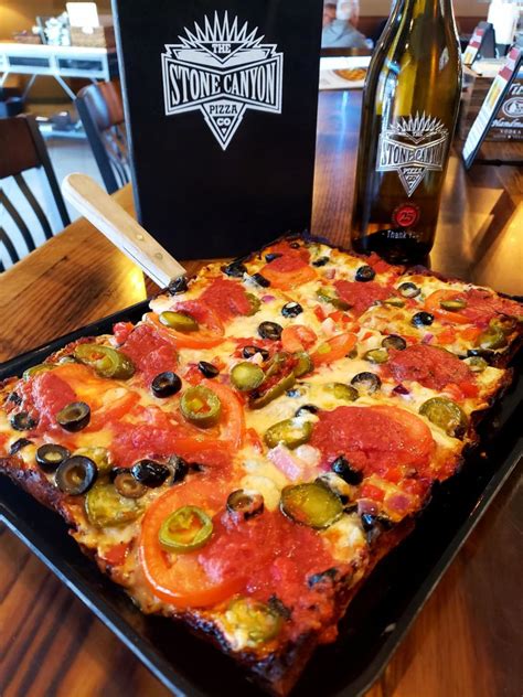 Stone Canyon Pizza Parkville: A Culinary Oasis for Pizza Aficionados