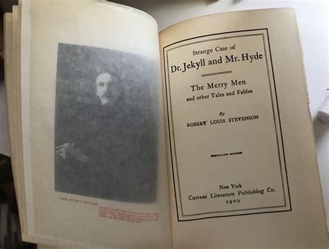 Strange Case of Dr Jekyl and Mr Hyde The Merry Men and Other Tales and Fables Reader
