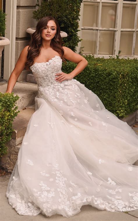 Strapless Wedding Dresses: A Guide to 30+ Enchanting Styles