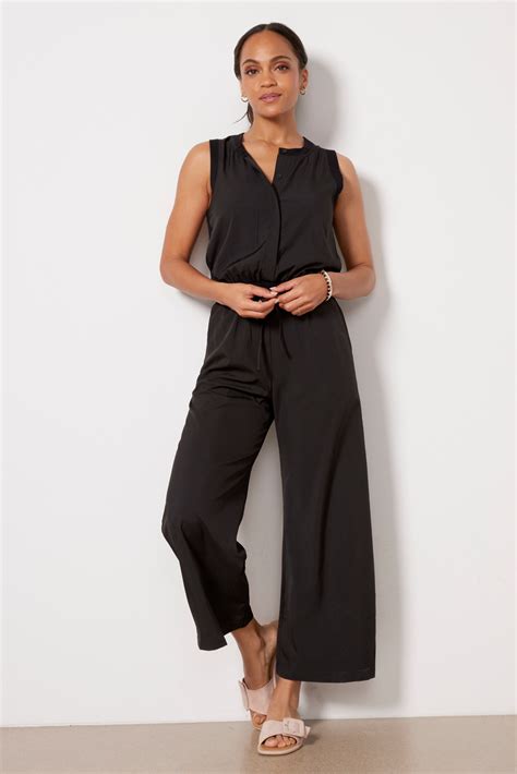 Strike a Pose: Ultimate Guide to Beach Jumpsuits for a Picture-Perfect Summer