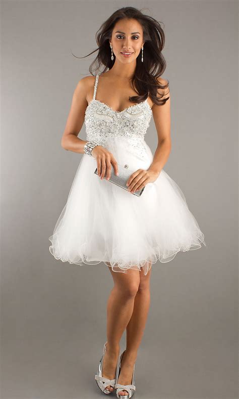 Stunning Formal Dresses in White: 2023's Top 10 Short Styles