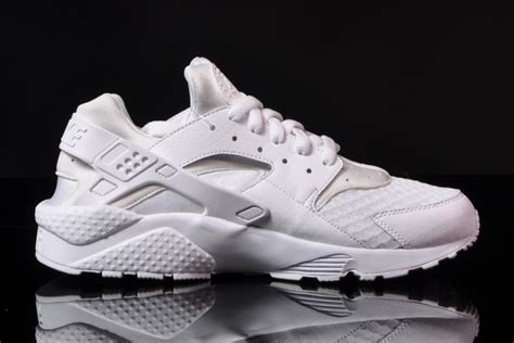 Style Savvy: Unleashing the Versatility of the Huarache White on White