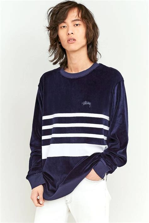 Style in Simplicity: Stussy Navy Sweatshirt - A True Wardrobe Essential