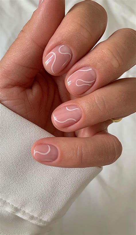 Subtle Sophistication: Minimalism for Oval Nails