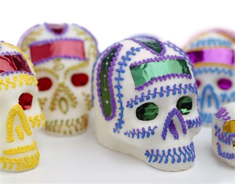 Sugar Skulls (Calaveras de Azúcar):