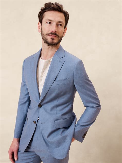 Suit Jacket and T-Shirt: A Timeless Duo for Modern Style