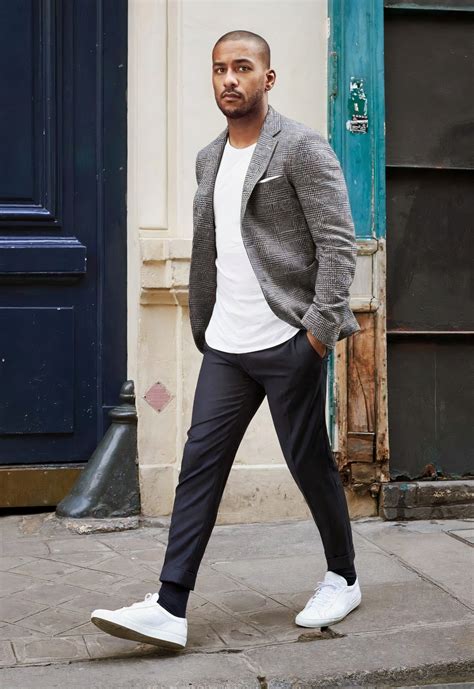 Suit Jacket and T-Shirt: The Perfect Combination for a Smart Yet Casual Look