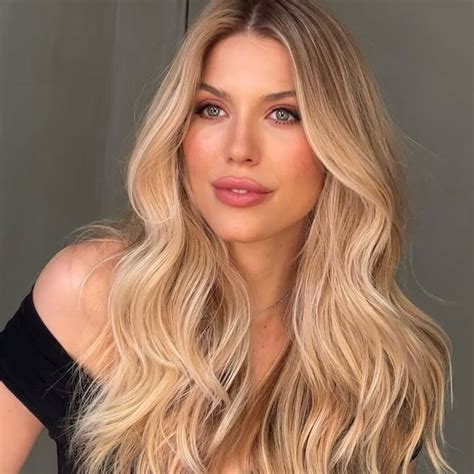 Sun-Kissed Blonde for the Perfect Summer Glow