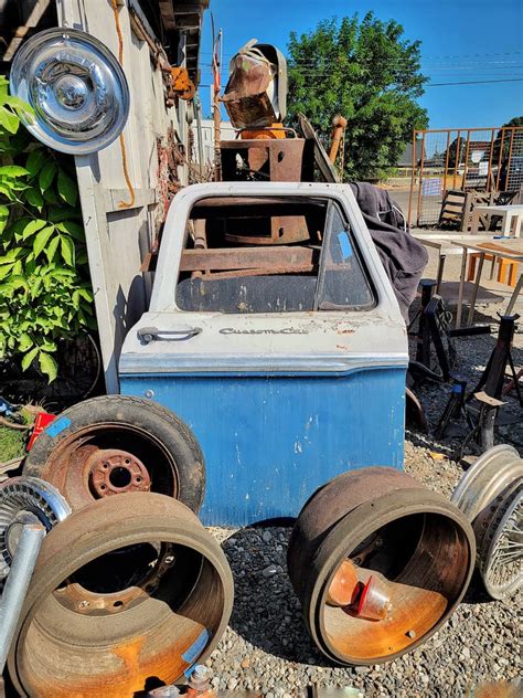 Sunnyside Junkyard: A Hidden Treasure for Upcyclers and DIY Enthusiasts