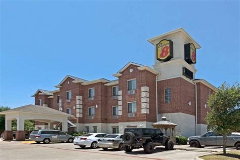 Super 8 by Wyndham Austin Airport South: Your Gateway to the Lone Star State