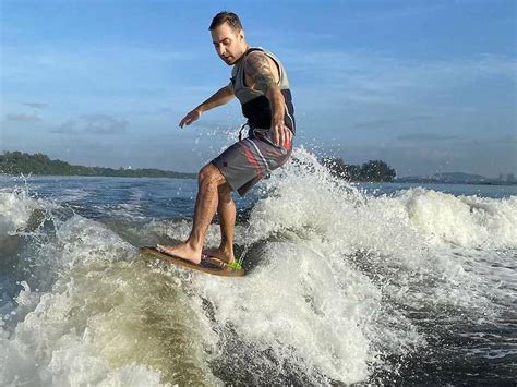 Surfing in Singapore: 7 Ultimate Tips for the Perfect Ride