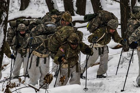 Survival Games in the Snow: 50 Epic Challenges for the Ultimate Winter Warriors