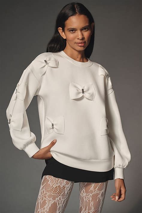 Sweatshirt with Bows: A Cozy and Chic Trend