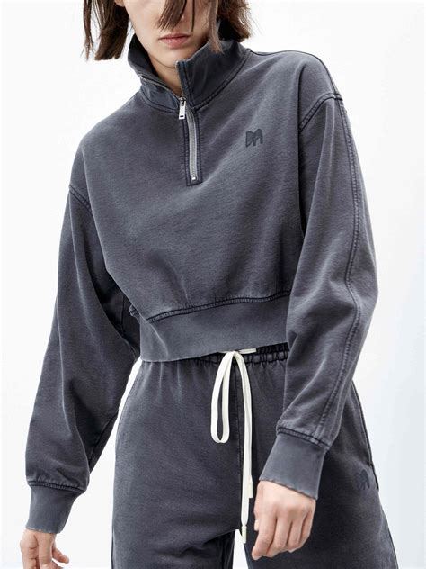 Sweatshirt with Pockets: The Ultimate Comfort and Convenience